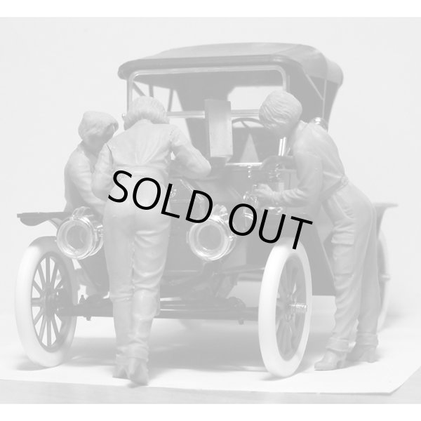 ICM 24009 1/24 アメリカ 女性整備士 1910S