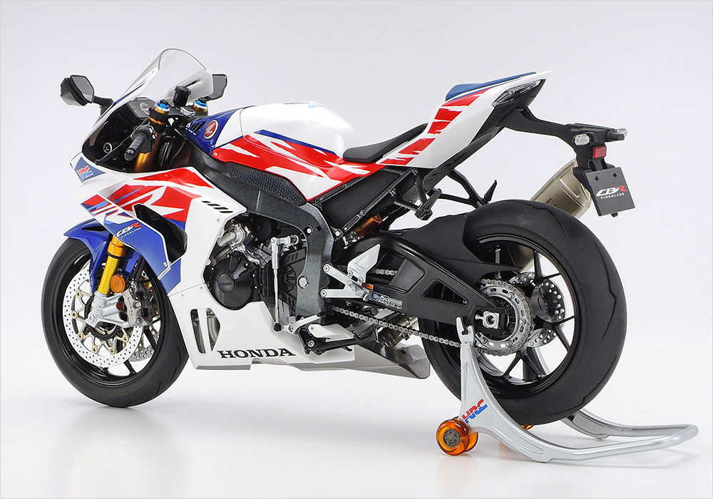 タミヤ 14141 1/12 Honda CBR1000RR-R FIREBLADE SP 30th Anniversary プラモデル