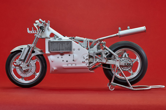 MFH モデルファクトリーヒロ NR500 1/9スケール 組み立て途中